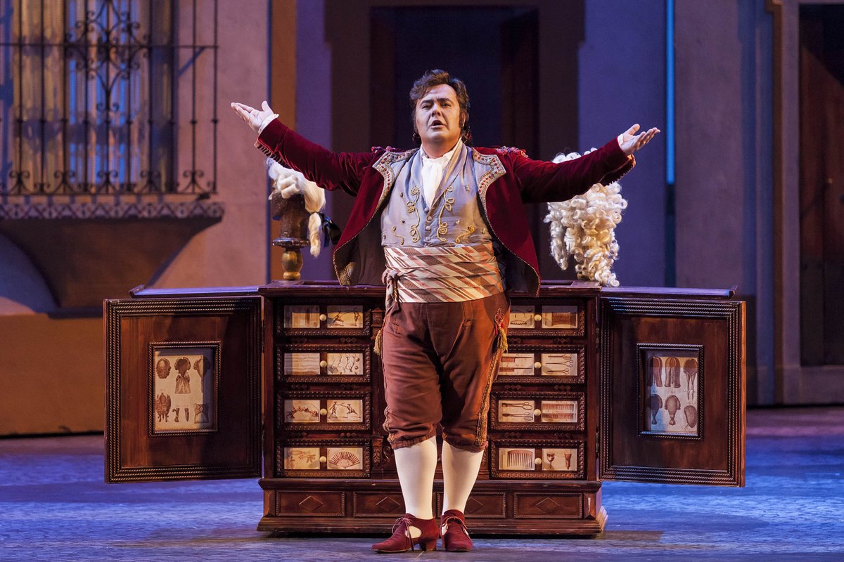 TeatroRegio's tweet photo. Continuiamo a stare con voi e quindi riprendiamo a incontrarci all'ora dell’aperitivo. Appuntamento con “Il barbiere di Siviglia” su @RaiPlay il 13.11 alle 18 #apertinonostantetutto #nonvilasciamosenzamusica #lamusicanonsiferma #IlRegioNonSiArrende #operaonthesofa #proudtoberegio https://t.co/Odv0GMN3q7