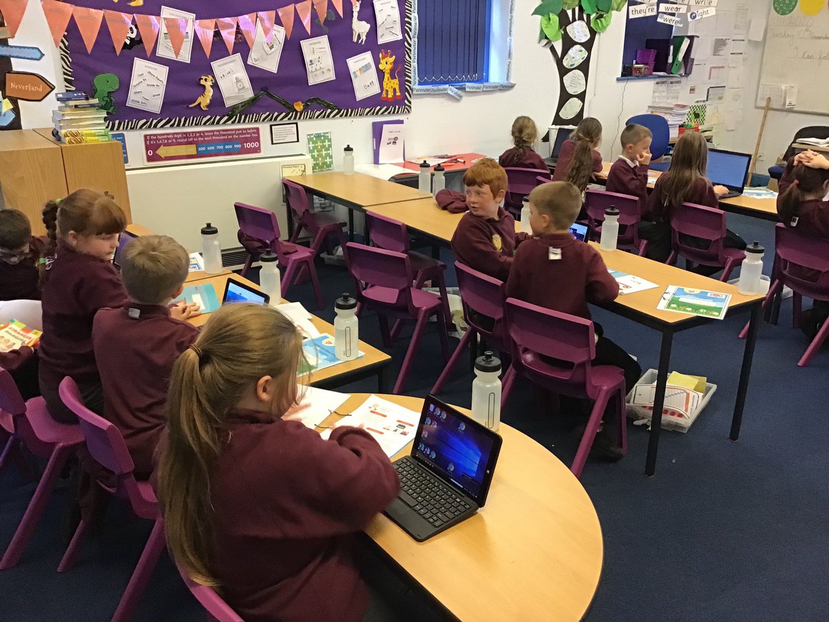 HCASchool's tweet photo. Top coding going on in computing in year 3&4 #computerwhizz https://t.co/esYZ0oziGJ