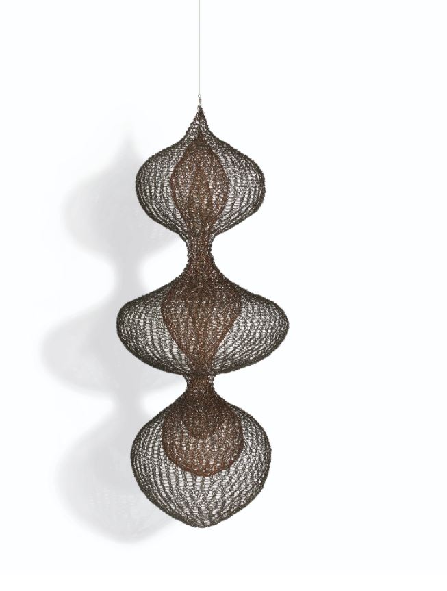 MutualArt's tweet photo. Ruth Asawa’s Record-Breaking Year: https://t.co/BTag7gNTkQ

Asawa’s explorative and mesmerizing wire sculptures are smashing estimates and records, catapulting the unique sculptor into the spotlight of previously undervalued female artists. https://t.co/D0z9EdNrRs