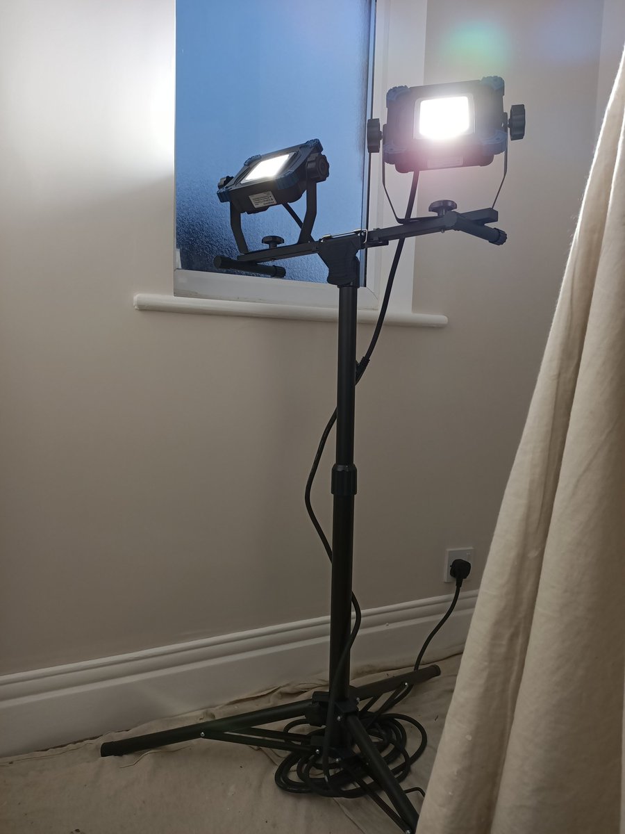 brooksdecor71's tweet image. It's that time of year when you need good light to work with. My old work lights stopped working this morning so I saw these advertised @AldiUK and as a store was less than a mile away I bought them. They are fantastic and come with a 36 month warranty👍
