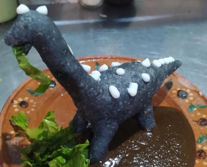 mexdesconocido's tweet photo. Conversamos con Abraham Padilla, un joven de origen coahuilense que se hizo viral gracias a sus innovadoras y deliciosas dinoquesadillas. ¡Conócelo! https://t.co/54DLIQFfhj https://t.co/dOc5lpJdAi