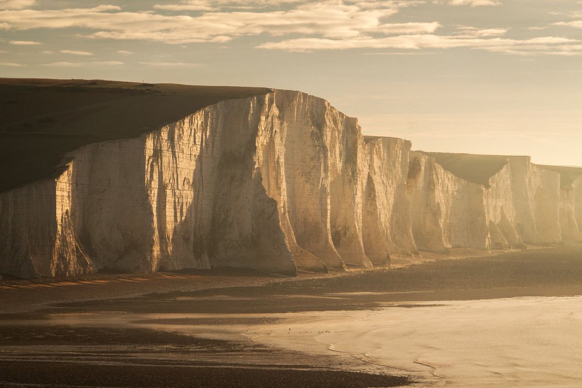 Join our Education Officer, Jonathan Dean, at 5pm today for for a livestream on practical ways teachers, children & families can become National Park champions. 

You can watch from 5pm here: buff.ly/36bGybF

#SouthDowns #MakingNaturalHistory