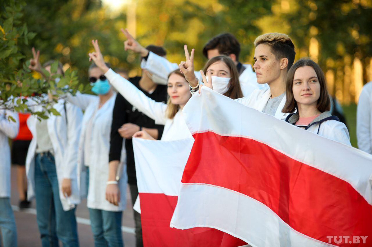 Доцент БГМУ — Кочановой:
Вы проиграли. Будь у вас хоть капля совести и чести, вы бы мирно оставили нашу многострадальную Беларусь, чтобы дать ей шанс наконец стать нормальным развитым государством.
Диалог будет там, где захочет народ.
amp-charter97-org.cdn.ampproject.org/c/s/amp.charte…