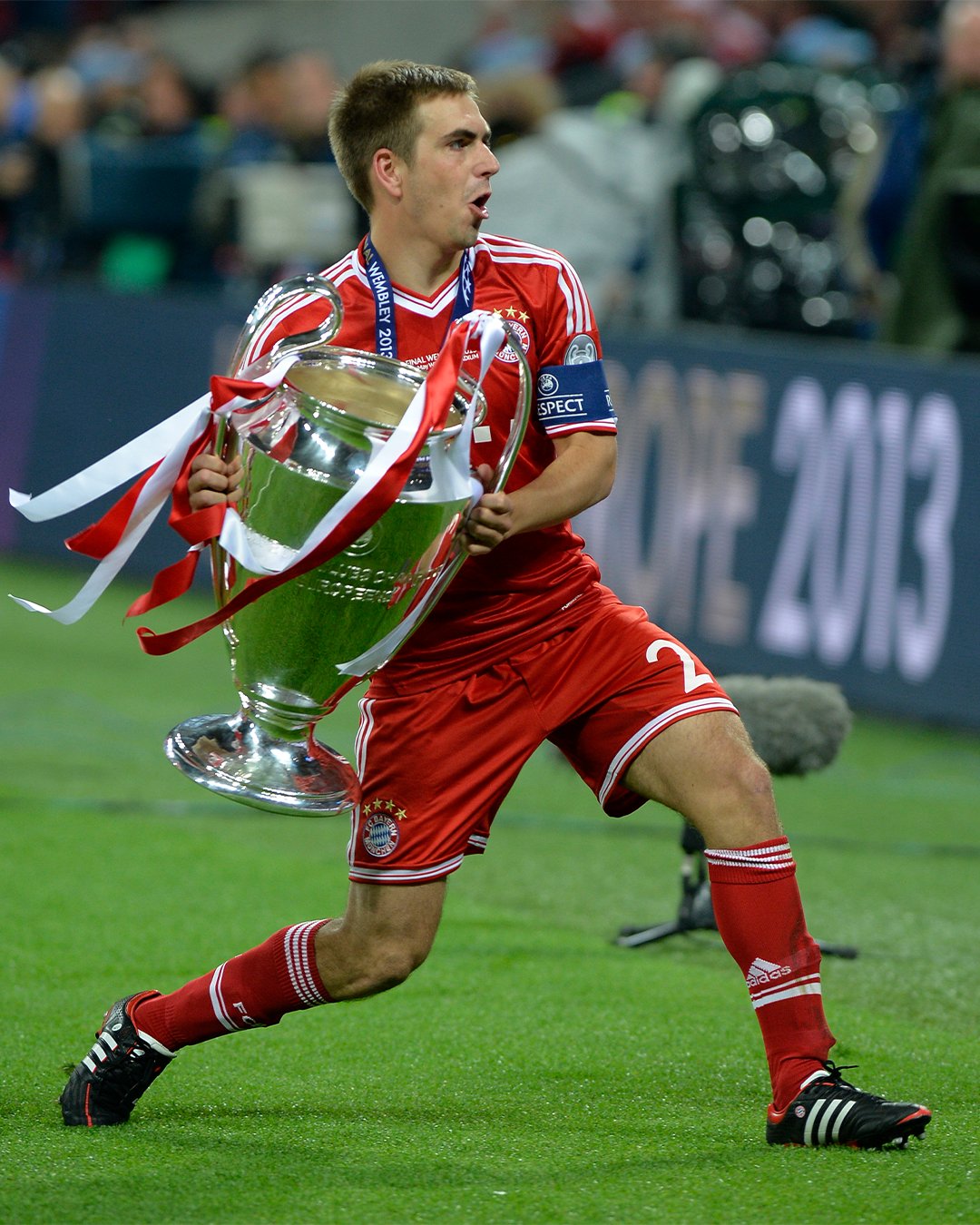 Happy 37th birthday to and legend Philipp Lahm. 