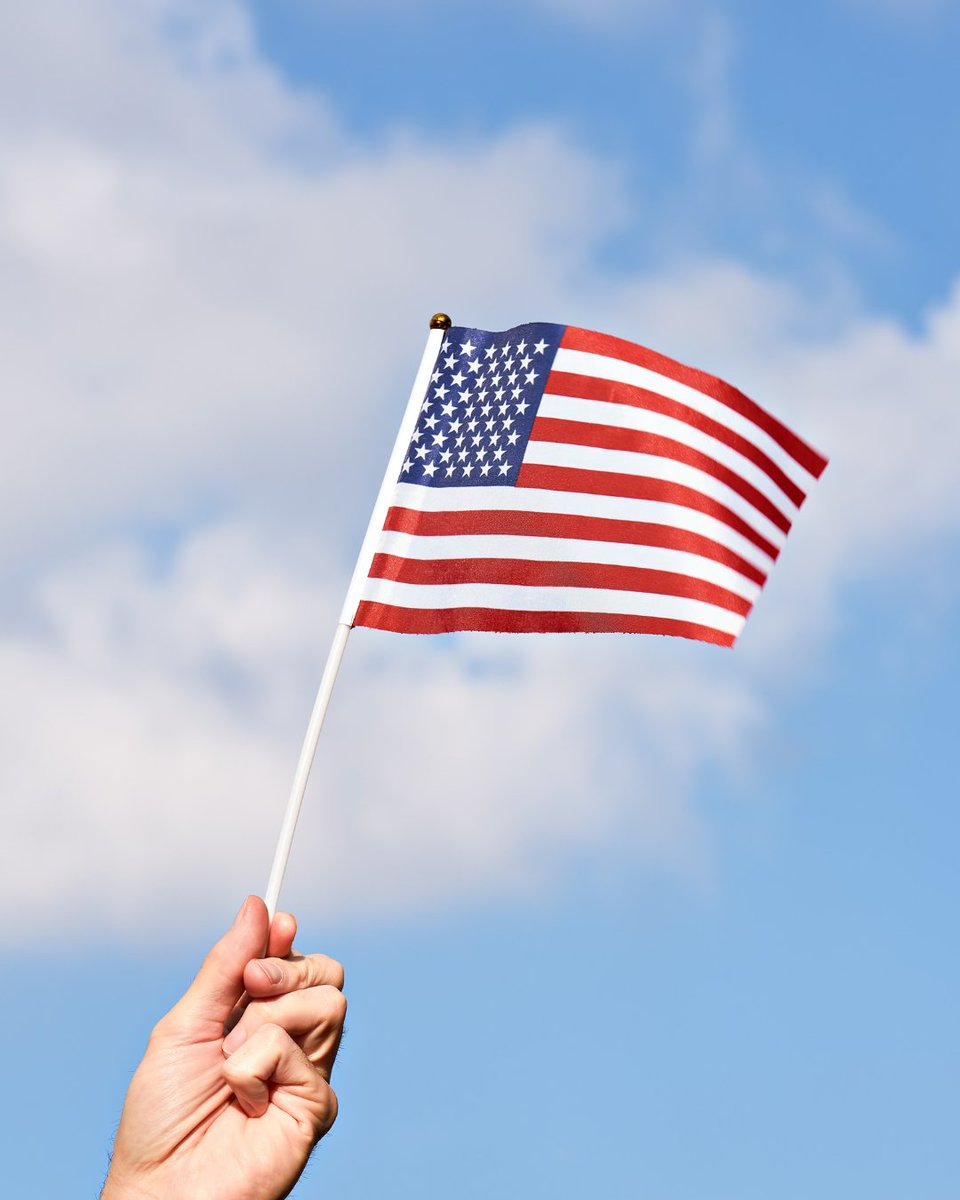MvhOrlando's tweet photo. No matter our latitude, we give our gratitude. We want to thank all of our service members for their service and sacrifice this Veterans Day. https://t.co/jtMJseyagc