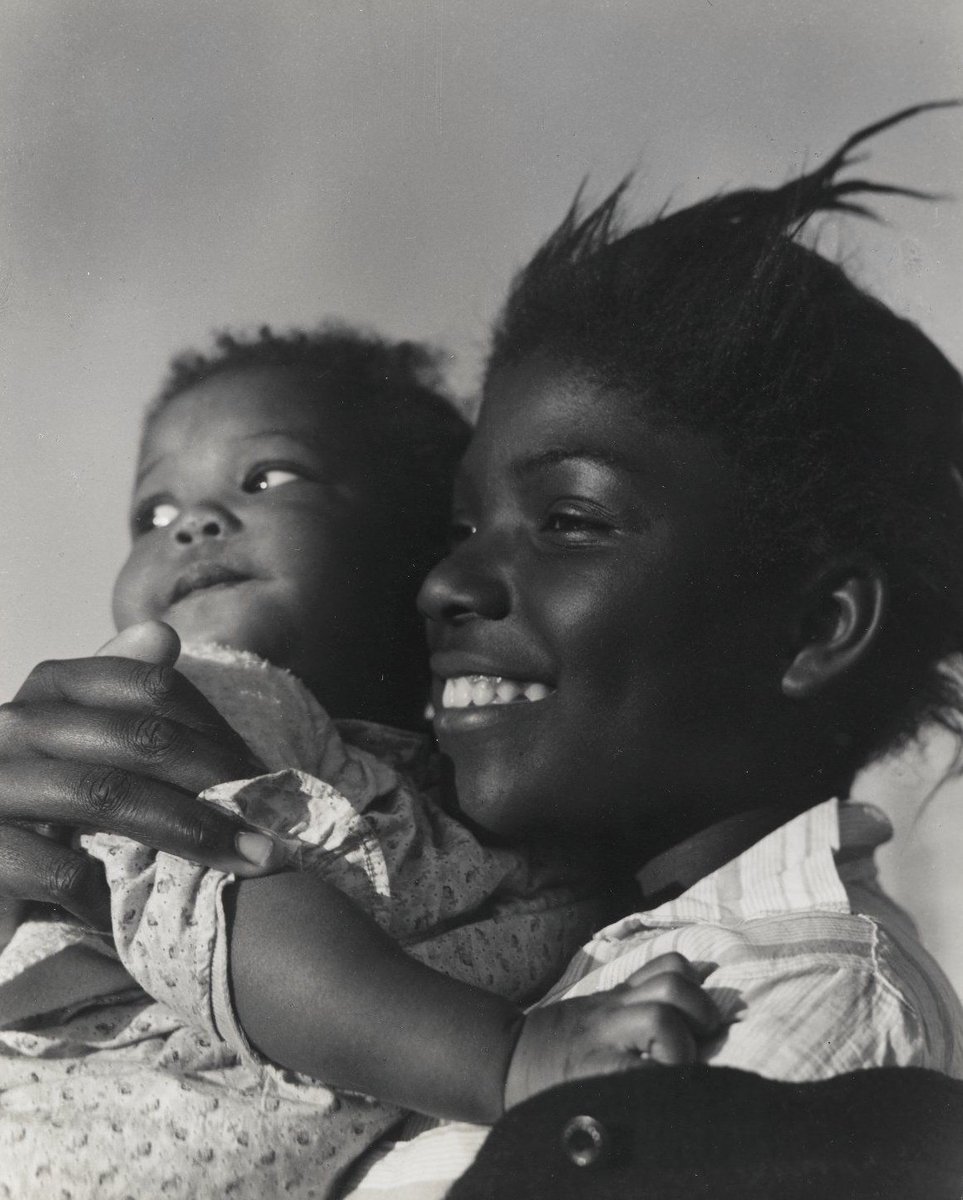 4) Consuelo Kanaga (1894-1978).