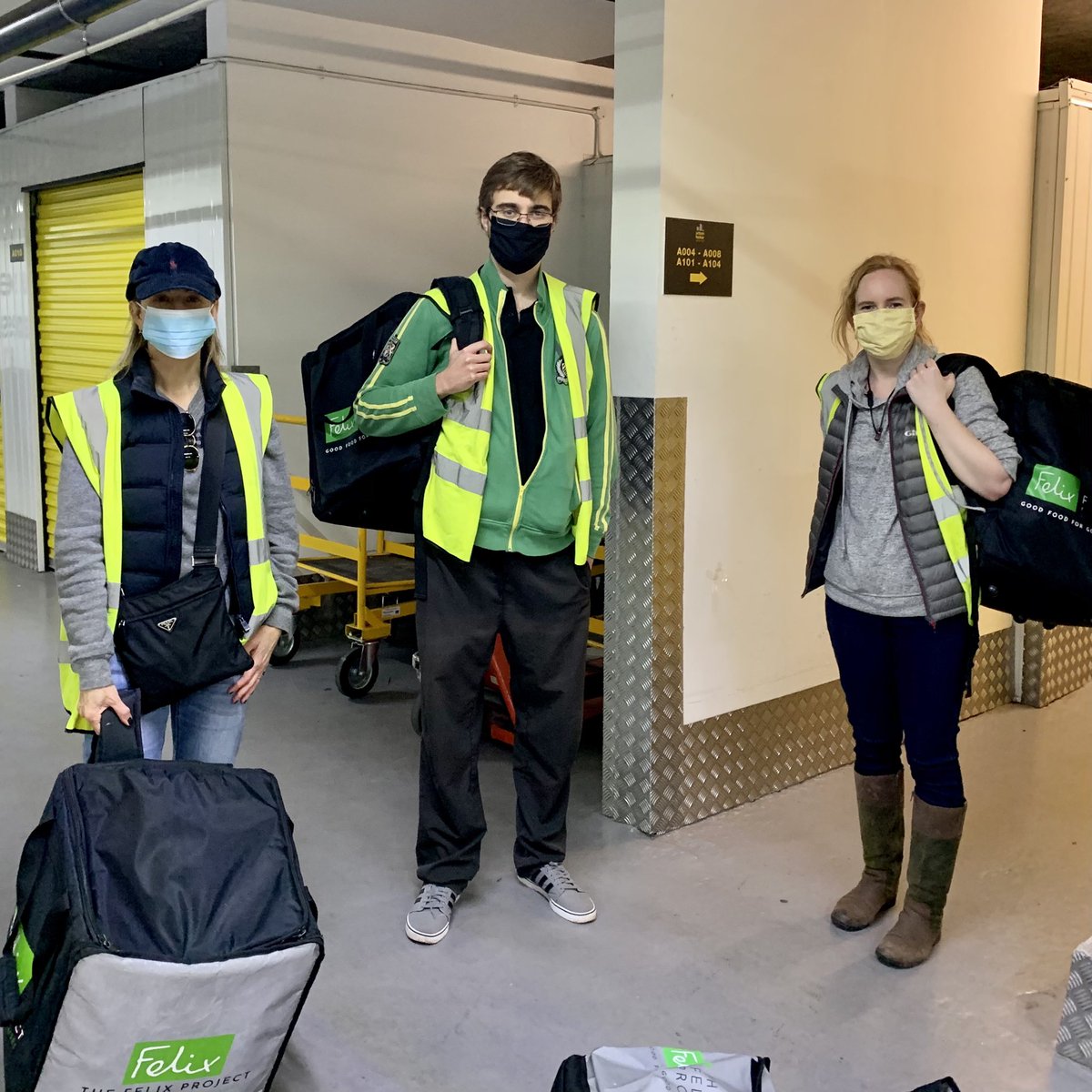 Thank you <a href="/cateringbm/">BM caterers</a> for filling our bags with lots of lovely food for <a href="/SqMile_Foodbank/">Square Mile Food Bank</a> to give to local residents. We were 4 volunteer walkers on the <a href="/felixprojectuk/">thefelixproject</a> Green Scheme and we were fully laden with food!