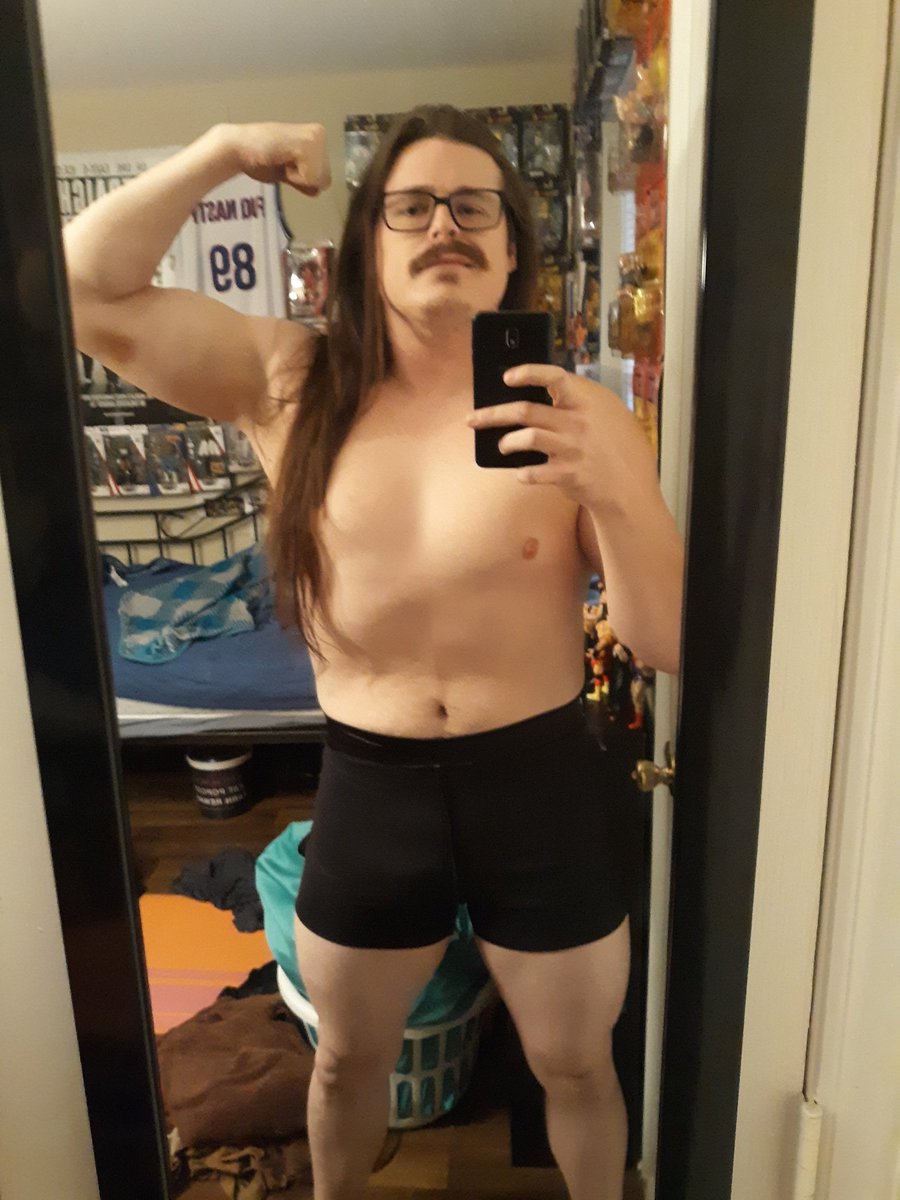 White_Mike89's tweet photo. 3 days I'll be 34! Thought I'd be dead at 15 tbh. Stoked to make it this far! Quarantine has opened my eyes tho. I'm not dealing with no more fakes. #NeverSwitchedUp #OnlyGrowth https://t.co/pZft4RvaZY