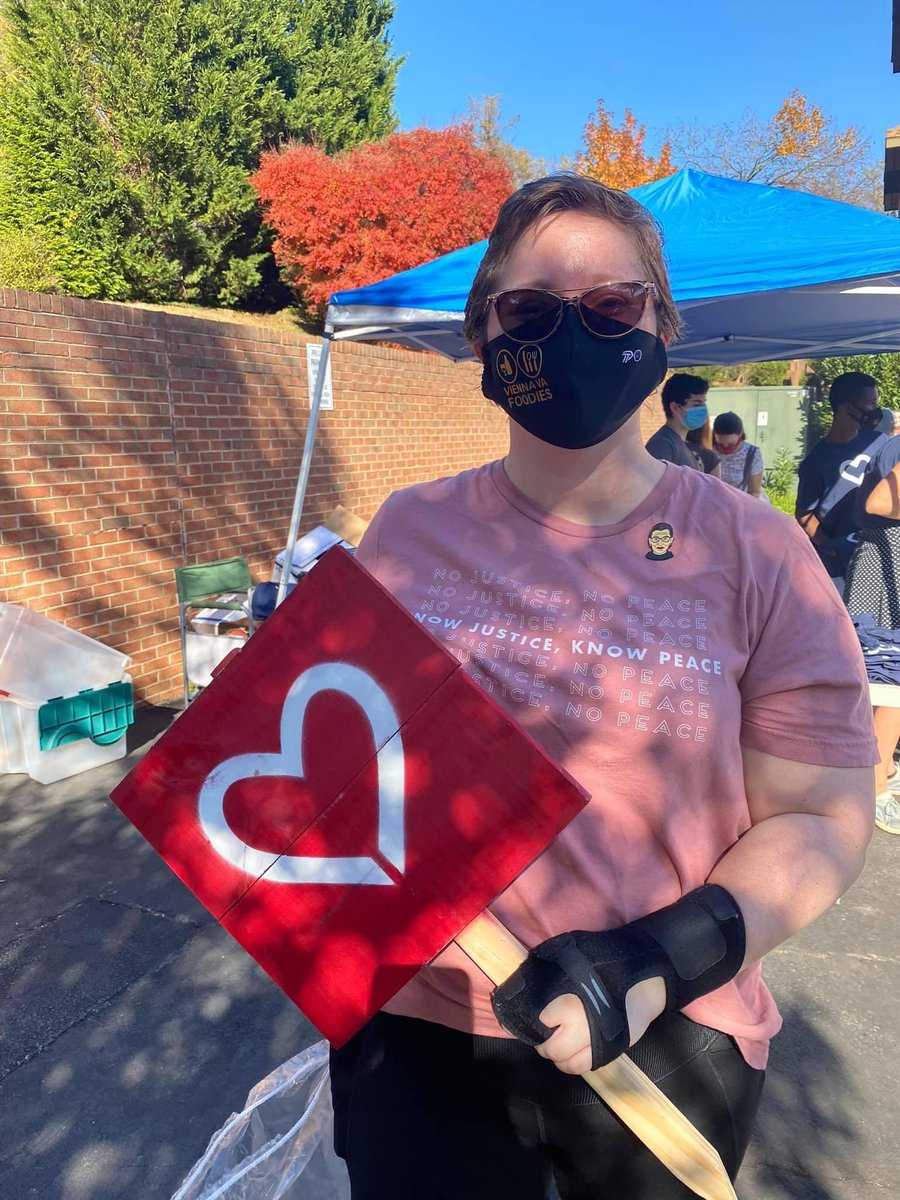 CourtneyEarll's tweet photo. Vienna, VA is the place I call home. The Vienna community has come together 2 help food insecure families w/ Rustic Love Signs. A sign w/ ❤️ has raised $ 2 help those impacted the pandemic. Bringing  community together when we have 2 stay 6ft apart. @MakersMark #makeitremarkable https://t.co/j3omRXTS3p