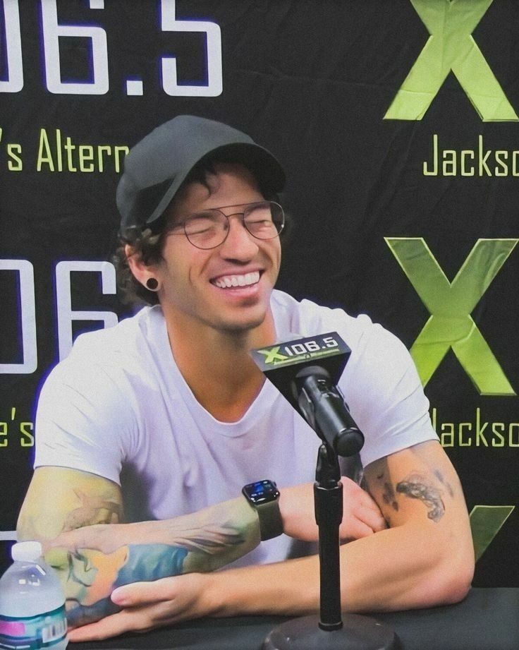 josh dun as otters: a thread