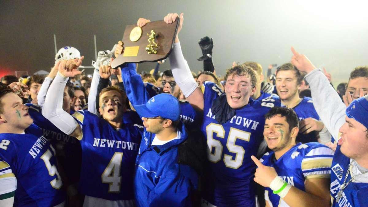 RobRyserNT's tweet photo. Newtown’s defending state football champs quarantining after COVID-19 contact https://t.co/1aST4oZ8Ym https://t.co/z3lw6uBQut