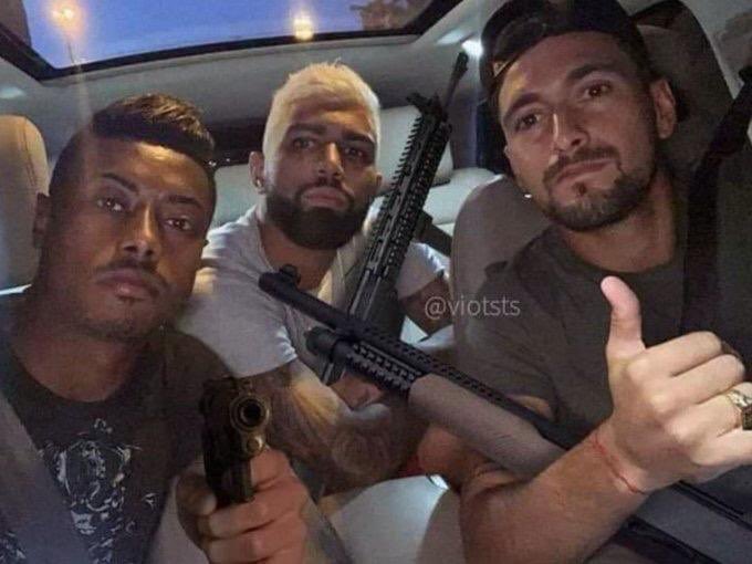 MonkProfit's tweet photo. O BONDE TA NA PISTA https://t.co/ln6BEzIPQs