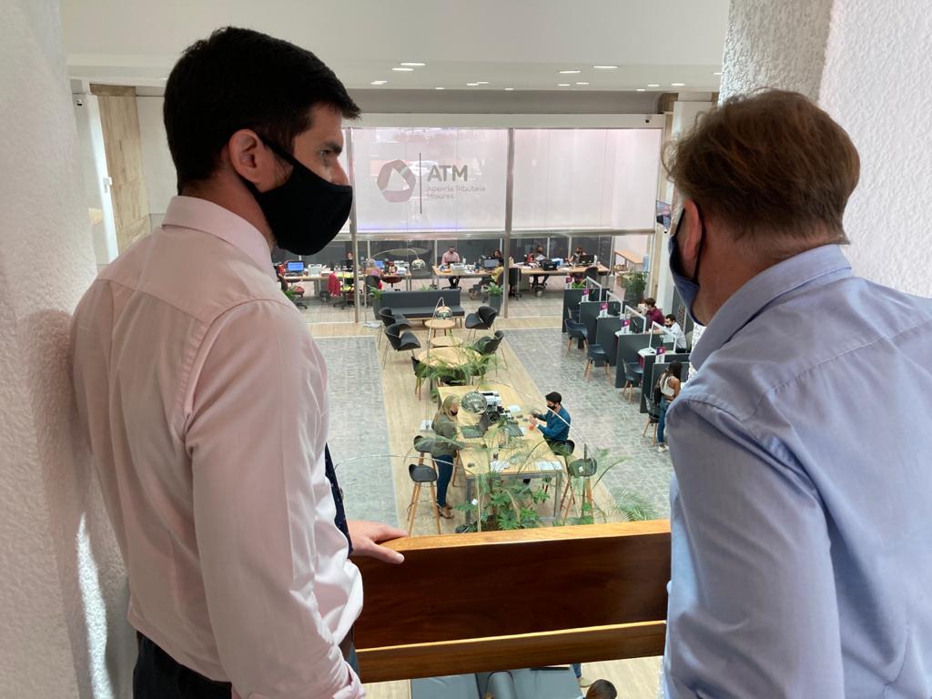 RodrigoMVivar's tweet photo. EL MINISTRO DE CAMBIO CLIMÁTICO VISITÓ ATM

🔹Esta mañana tuve el gusto de recibir en nuestra smart office al Ministro de Cambio Climático Patricio Lombardi, en el marco de una mesa de trabajo centrada en trazar lineamientos conjuntos para generar mayor conciencia ambiental. https://t.co/U8Ouy9OlG3