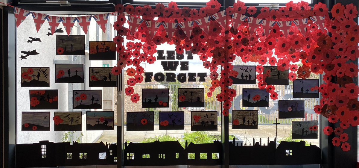Yr6Miss's tweet photo. So proud of our #year6 children. A beautiful, collaborative example of remembrance @HylandsPrimary #RememberanceDay #PoppyDay https://t.co/d2iWsMUuX5