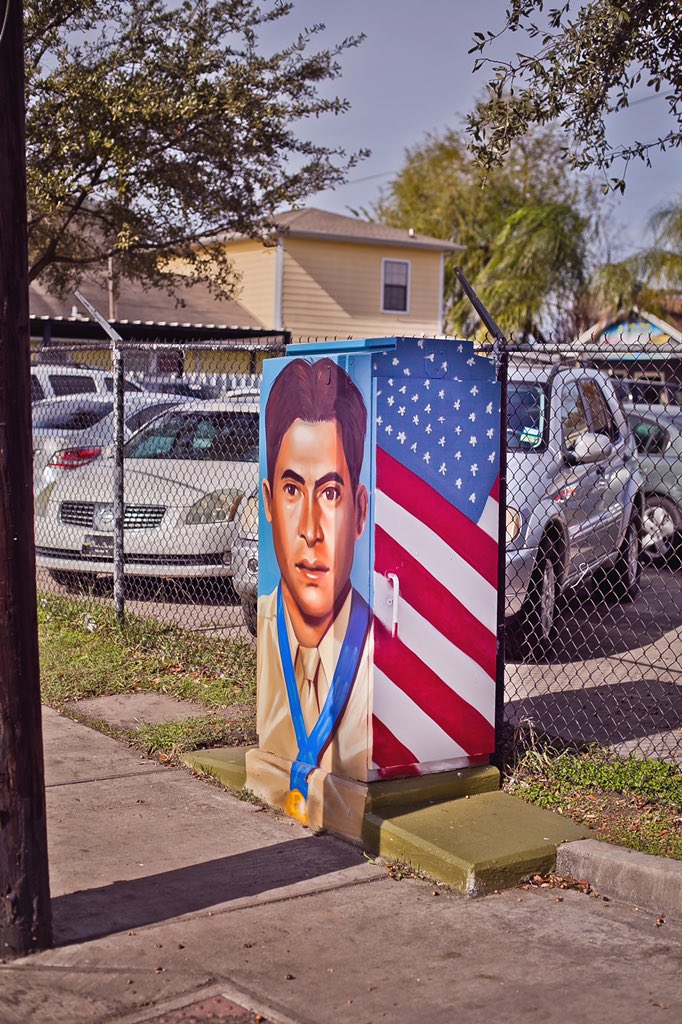 minimurals's tweet photo. #HappyVeteransDay! Thank you for your service! This #minimural features Staff Sergeant Marcario García, the first Mexican immigrant to receive the Medal of Honor.
🎨 @MezData
📍 Canal @ Macario Garcia, Hou, TX
🗂 @upartstudio)
📈 Council Member @RobertGallegos_
#murals #hou https://t.co/NnWZcPymTR