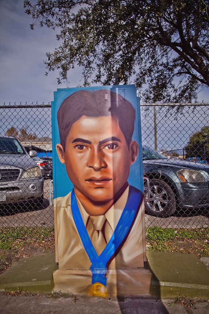 minimurals's tweet photo. #HappyVeteransDay! Thank you for your service! This #minimural features Staff Sergeant Marcario García, the first Mexican immigrant to receive the Medal of Honor.
🎨 @MezData
📍 Canal @ Macario Garcia, Hou, TX
🗂 @upartstudio)
📈 Council Member @RobertGallegos_
#murals #hou https://t.co/NnWZcPymTR