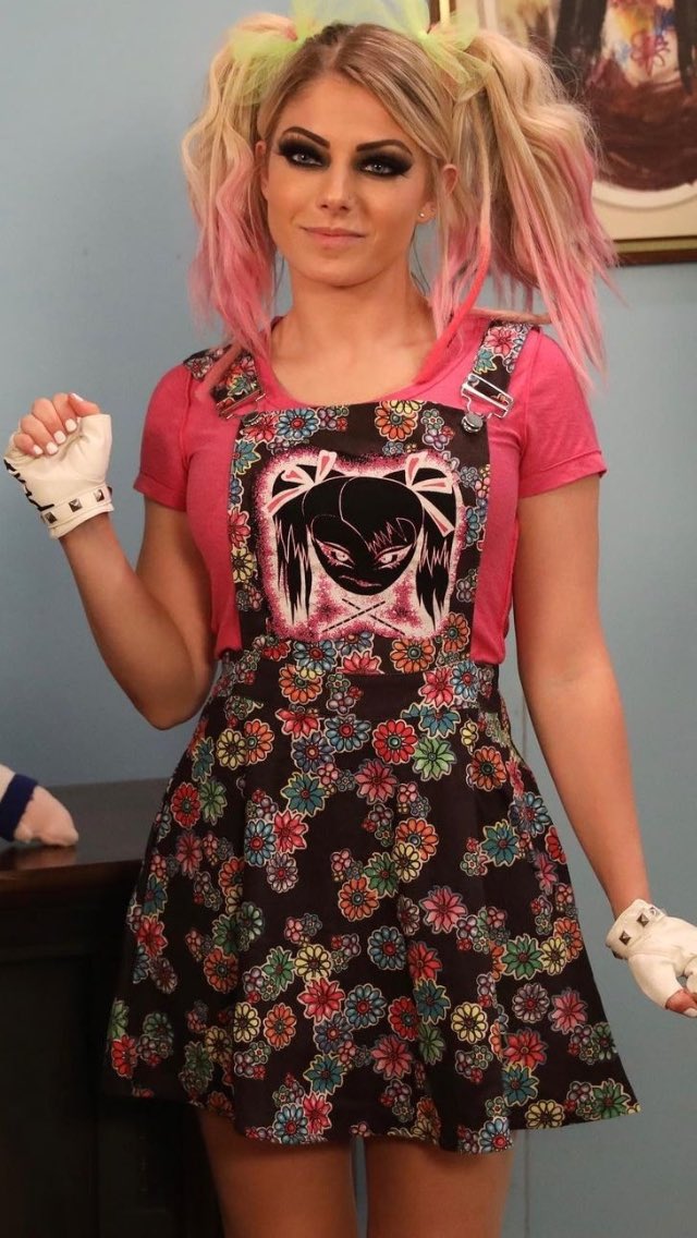 WWEPPorn's tweet photo. Alexa Bliss 😈

#WWE #Raw #WWERaw #SurvivorSeries https://t.co/phj4MRvscR