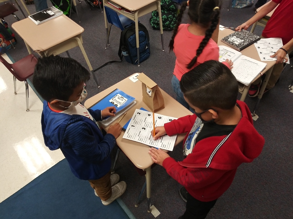 BonnerTylerISD's tweet photo. Second grade dual language students participating in structured conversations while classifying 3D shapes based on their attributes @BonnerTylerISD @rivasnuria4N #A2D #BonnerDualLanguage #Mightybees  #successfulstudentoutcomes https://t.co/VKRivCNtzc