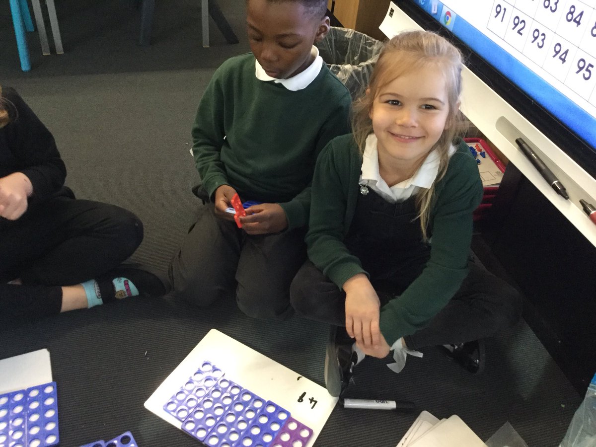MissKSmith2's tweet photo. We can build numbers to 100 using Numicon #numiconfun #teamworkwithtens #weachievetogether @Stoneywood_1 https://t.co/c36VeMb5iG