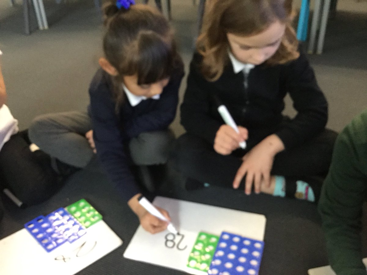 MissKSmith2's tweet photo. We can build numbers to 100 using Numicon #numiconfun #teamworkwithtens #weachievetogether @Stoneywood_1 https://t.co/c36VeMb5iG