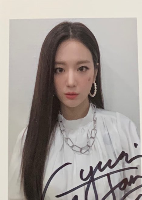 fromis_030's tweet photo. @parkjwn3 こんばんは😢こちらのギュリと交換可能でしょうか？💦ラブボム、ファン(コンプ)、SOCIETYのトレカ全ておつけできます…！ご検討お願いいたします😭 https://t.co/x61Ry6o7o9