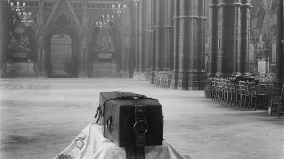 “They buried him among the kings because he had done good toward God and toward his house.” The coffin of the Uknown Warrior before his internment in Westminster Abbey, a memorial to all British and Commonwealth troops killed during WW1 with no known grave. 11th November 1920.
