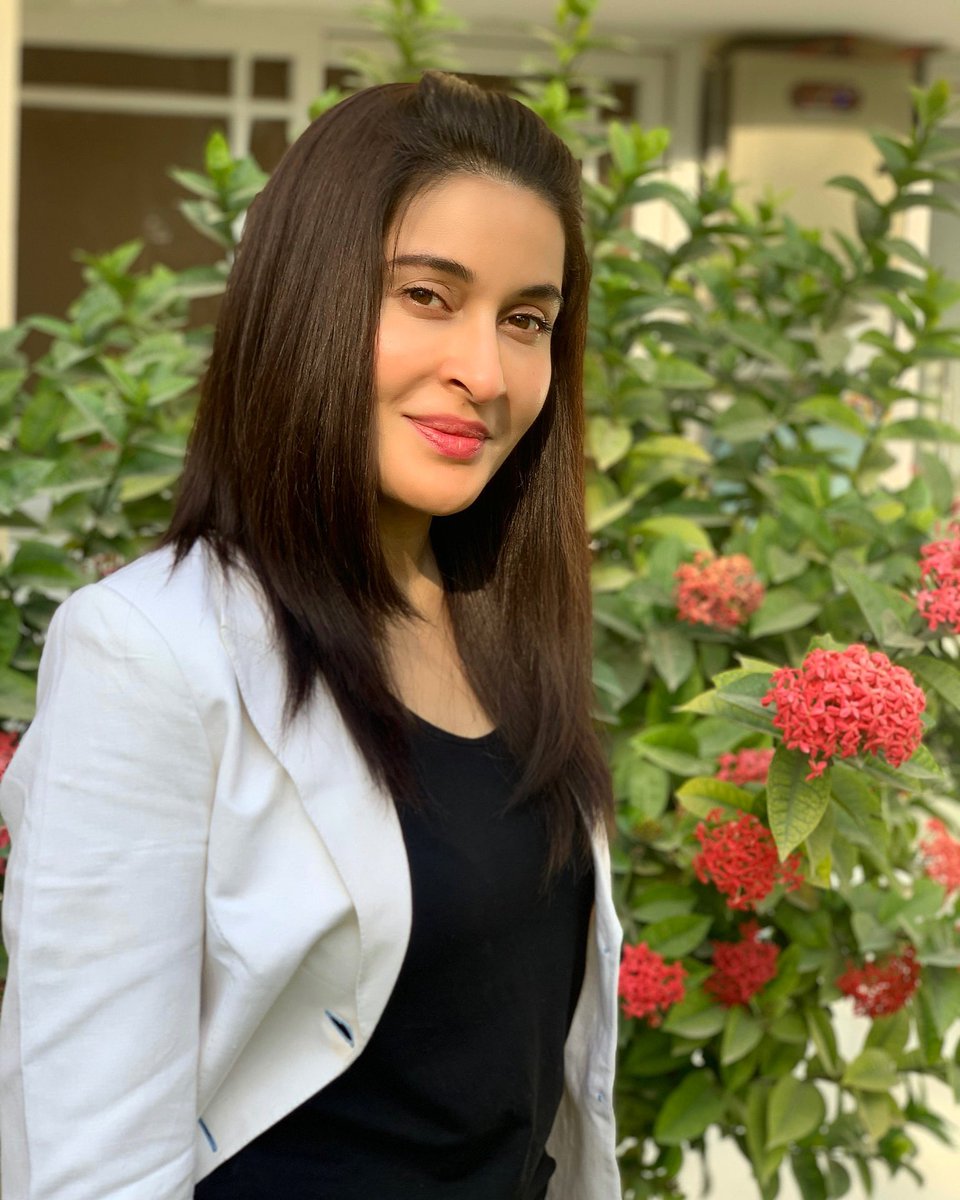 IamShaistaLodhi's tweet photo. Soak up the sun🌞              #ShaistaLodhi #Sunkissed #sunbask #sunshine🌞 https://t.co/9aMPuDFYPS