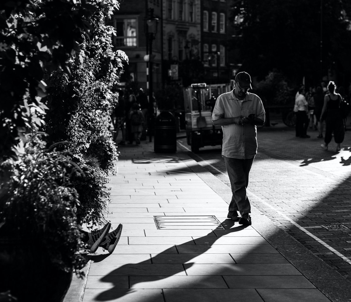 Feet up 👟

#streetphotography #lifeisstreet #streetdreams #bnwphotography #bnwphoto #londonstreets #ihsp