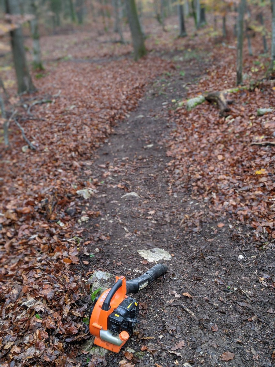 majh1982's tweet photo. Petdeset odtenkov rjave in stodvajset minut ropotanja.

#mtbjv

#fuxtec ...ej nevem. Sposojeno je od kolega. Mešanica mora biti menda bul švoh, pa z zauhom moraš malo improvizirati, pa skoraj prešvoh je za mokro listje in gozd ... ampak dela. :) https://t.co/dlSzlvehB6
