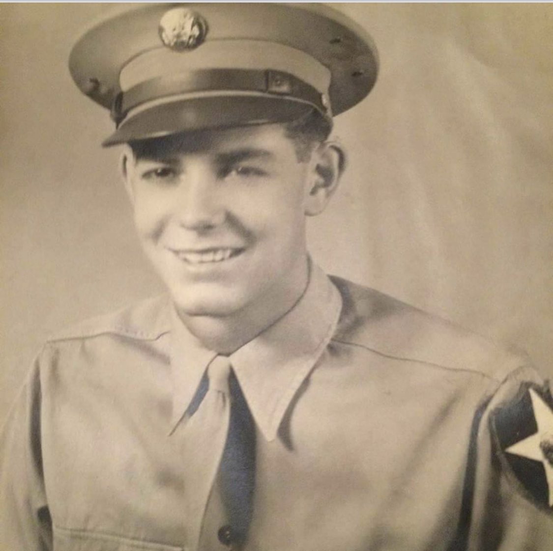 howardaaron11's tweet photo. Both my grandpa’s and my cousin!  Thank you!! #VeteransDay2020 🇺🇸 https://t.co/IUJ6xy8OJl