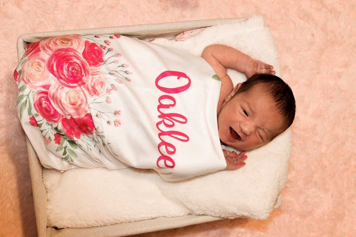 LaciGreen17's tweet photo. My baby is 2 weeks old😭 https://t.co/a8fjpv2Kzk