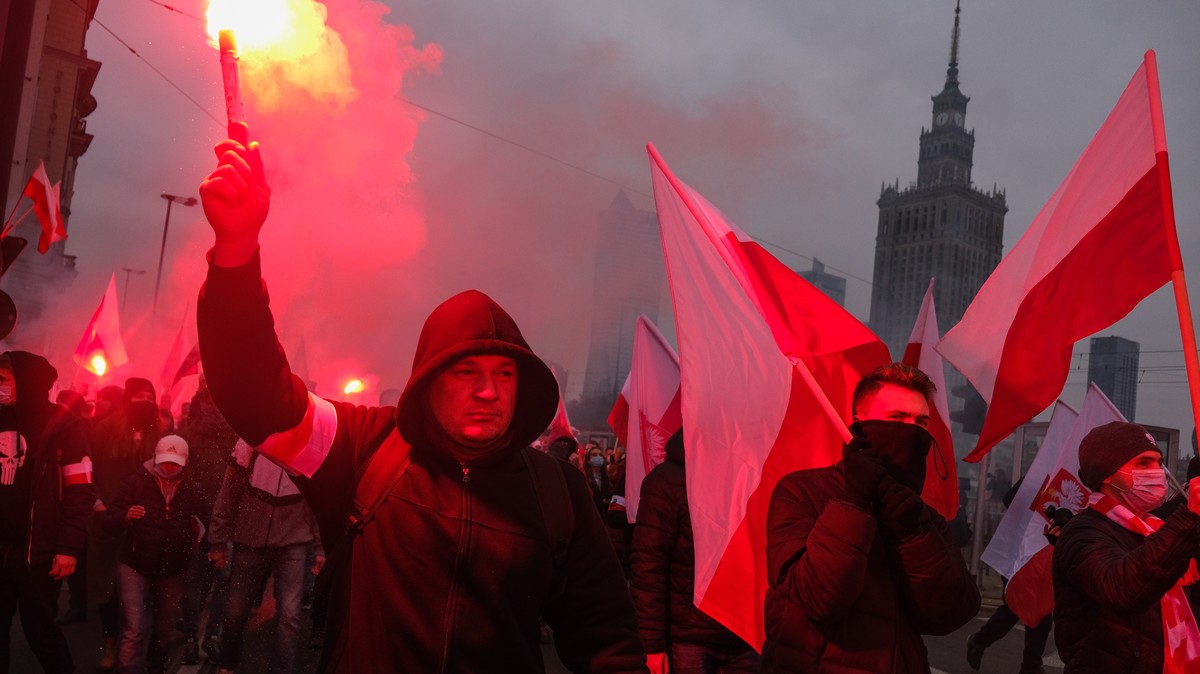 VICEUK's tweet image. Poland's Capital Erupts As Far-Right Take Over Streets For Annual Hate-Fest dlvr.it/RlT60H