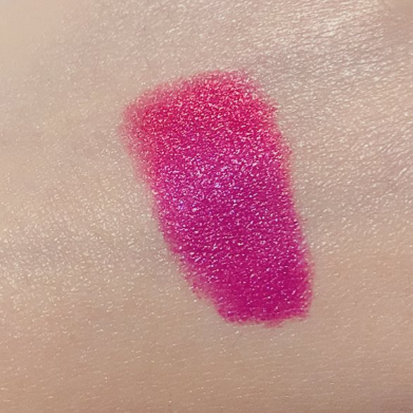 auasleepy's tweet photo. 今日の #LushMakeup リップはルビーと中心にミッドナイト😌💭
合わせて使ってみる前はミッドナイト勝つだろうなぁ馴染まなそうだなぁって思ってたけど案外じゅわっと混ざってくれて、もう少し強めにミッドナイトを置いても良かったかも🤔
冬メイクらしくて私は好き🥰
下唇ぽってりはコンプレックス😂 https://t.co/iyjB9zopz2