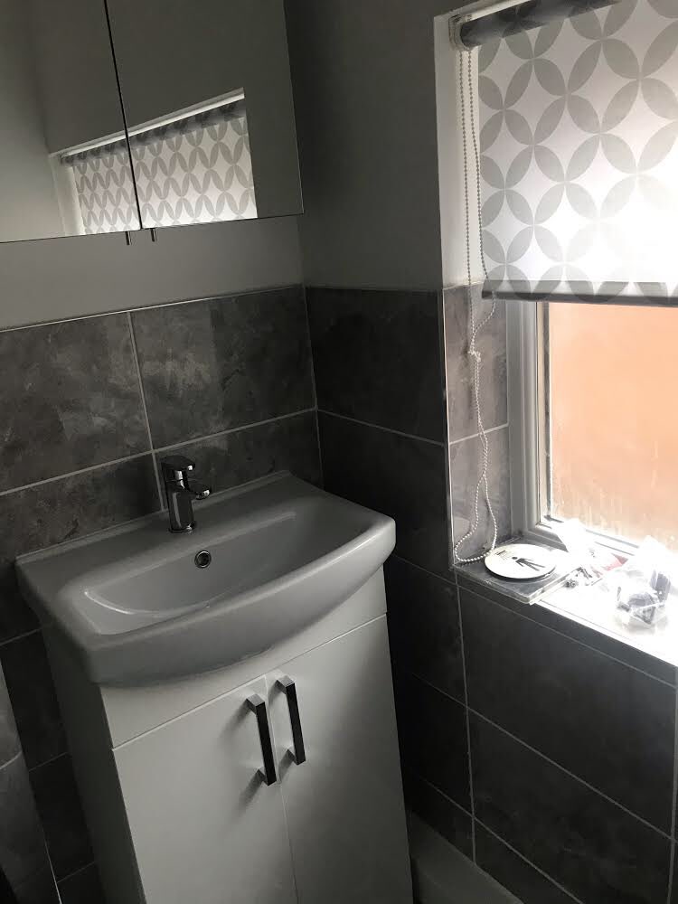 GemsyMurph0601's tweet photo. Wow! Look at this new bathroom at one of our longest running sites in Derby! Thanks @P3EMMT you guys have made the people we work alongside and Derbyshire Team very happy!! 😍 #transformation #homeimprovement #standards #p3cares https://t.co/F7lACOJlEO