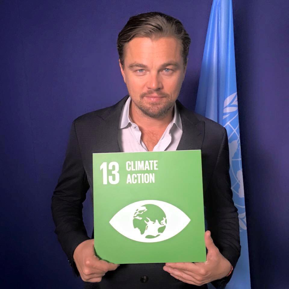 ONU_es's tweet photo. Feliz cumpleaños a nuestro Mensajero de la Paz, @LeoDiCaprio, a quien agradecemos por su incansable compromiso con la #AcciónClimática.

#ActúaAhora y súmate a esta causa para proteger nuestro planeta y a las generaciones futuras: https://t.co/JM9sE5ZHVI https://t.co/so0wjDsErY