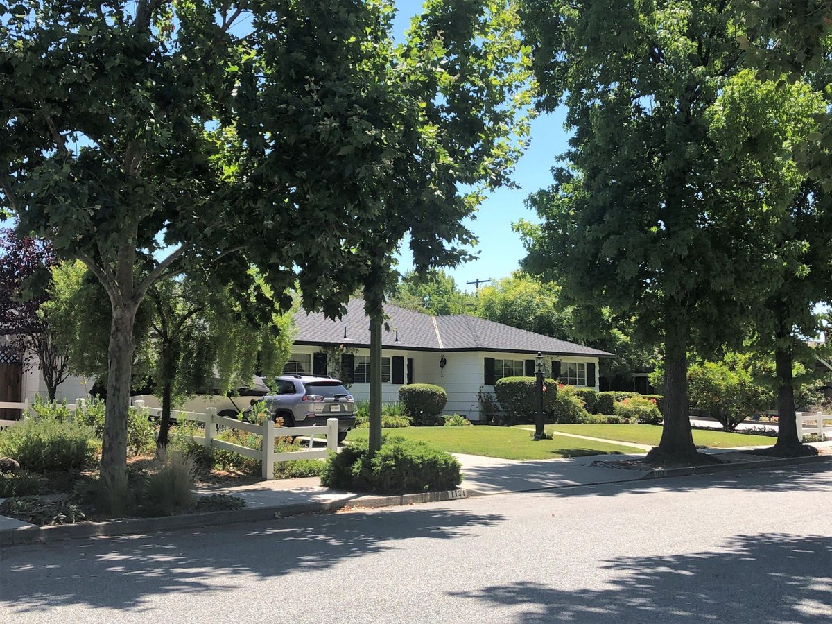 CalHomeNews's tweet image. #SanJose is considering a plan that would allow more #fourplexes on lots zoned for one home, creating a battle in the #SouthBay. Supporters say it would help meet the critical need for more #housing -- at a lower price buff.ly/3ncsxRQ via @SJSpotlight