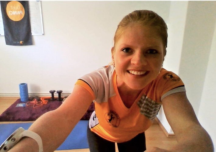 StefSuarezFr's tweet photo. Work Hard - #WorkOut! Mehr darauf fokussieren, was wir alles machen können, nicht (nur), worauf wir verzichten müssen  - #Sport verbindet, so startete heute wieder meine #VirtualLunchWorkout Serie für @Continental Kolleg*innen! #passion4sports #foroneanother #healthyworkstyle https://t.co/yQr5rOCnSN