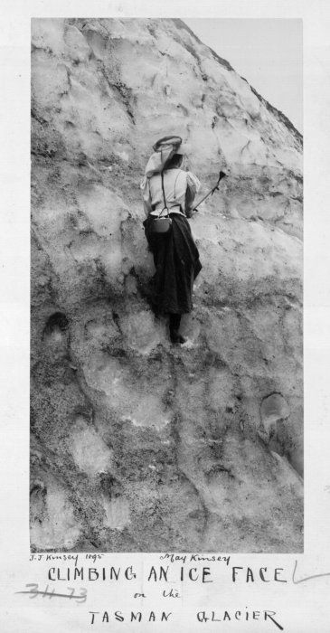 de ce genre. Donc non. Mais ne me croyez pas sur parole. croyez les femmes qui faisaient du trekking en montagne t sur des glaciers, photos à l'appui. Et ce n'est pas le seul sport qu'elles pratiquaient, loin de là !