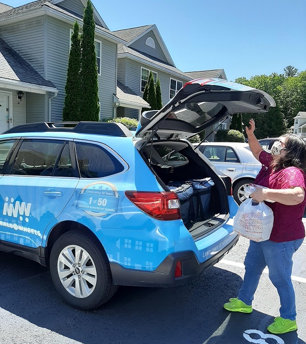 Unusually warm weather makes the drive to deliver Meals on Wheels that much nicer in our Subaru Outback.
#sharethelove