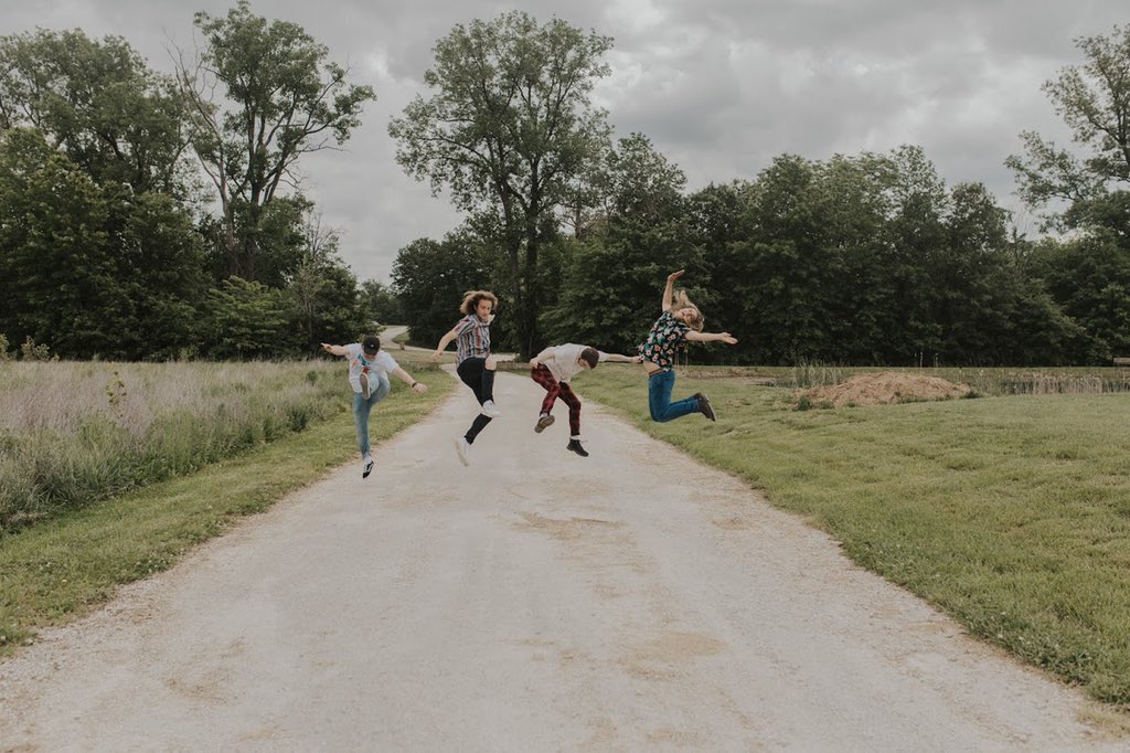 dead format tweet media