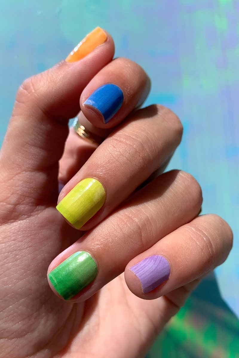 cirquecolors's tweet photo. Introducing........ NAIL WRAPS!! 🎁🌟❄️
​
​Candy Coat 🍭 Illustrated by Lauren Martin
​Mood Ring ​🌈 Rainbow ombre print
Painterly 🎨 Multicolor brushstroke print https://t.co/exJjBIkYqe