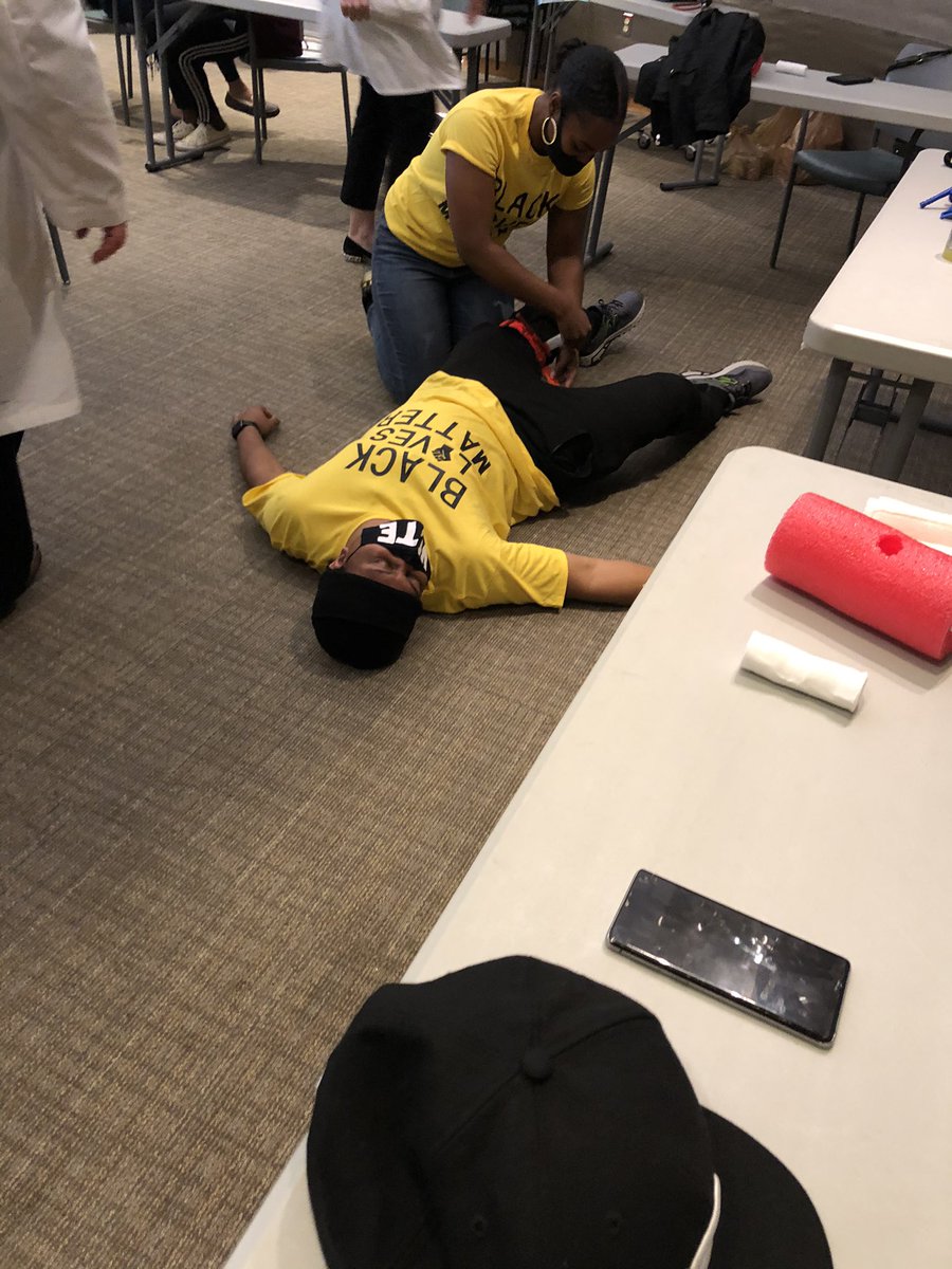 zellieimani's tweet photo. A person who is bleeding can die from blood loss within 7 minutes. We need to turn bystanders into “immediate responders” to save lives

Excited to bring this to every block so they too can be prepared to save lives #blacklivesmatter  @StJoesEM @blm_paterson 
$blmpaterson cashapp https://t.co/NQHUjhx7lp