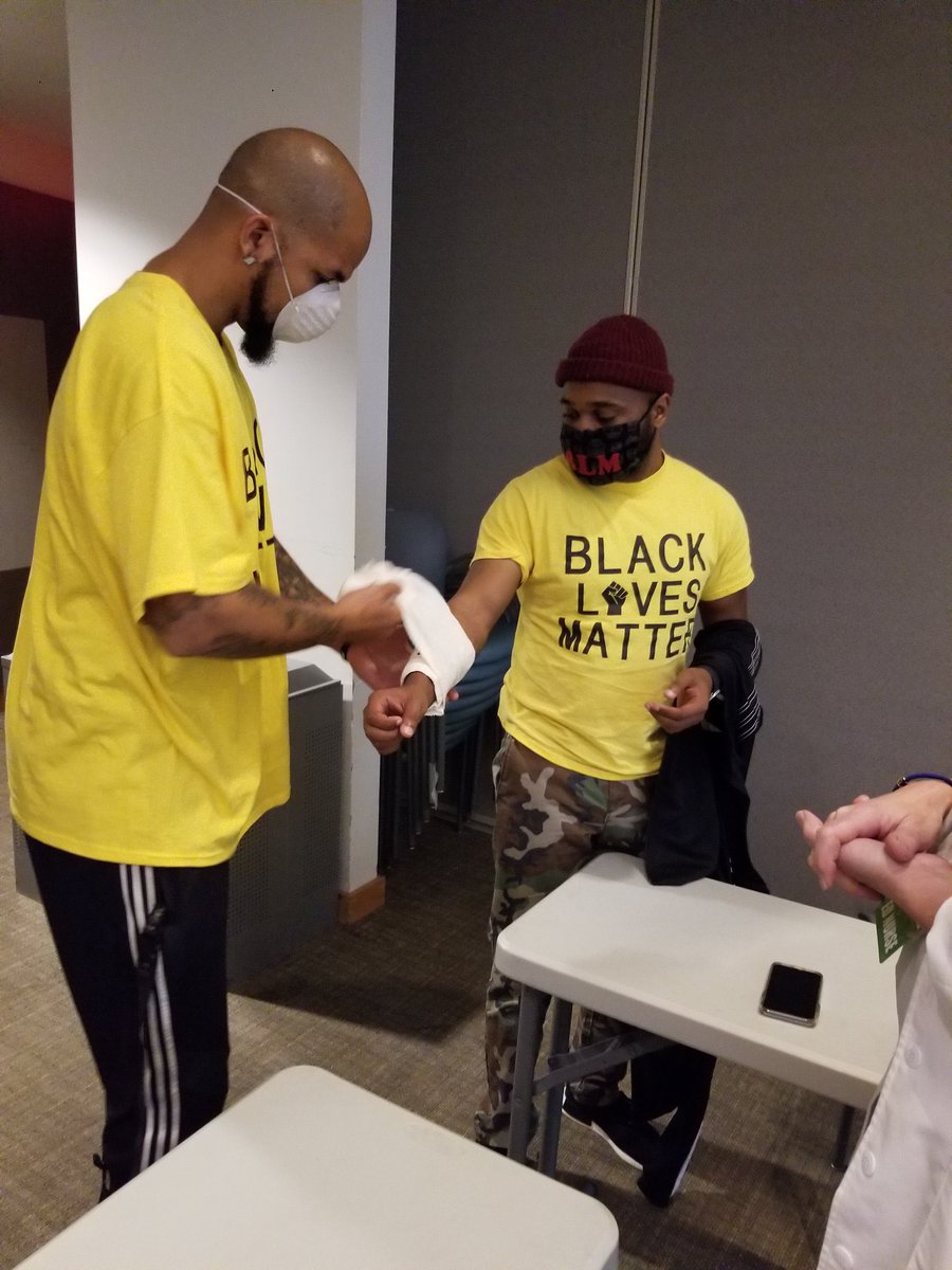 zellieimani's tweet photo. A person who is bleeding can die from blood loss within 7 minutes. We need to turn bystanders into “immediate responders” to save lives

Excited to bring this to every block so they too can be prepared to save lives #blacklivesmatter  @StJoesEM @blm_paterson 
$blmpaterson cashapp https://t.co/NQHUjhx7lp