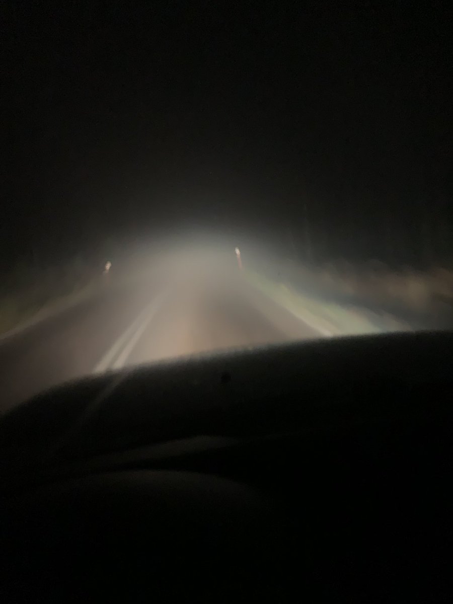 NinaTick's tweet photo. Kun auton lÀmpömittari aamuisin nÀyttÀÀ -2 - 0C ja tihuttaa vettÀ sekÀ illalla nÀkymÀ hernerokkasumussa joitakin metrejÀ, niin enempÀÀ jÀnnitystÀ ei pÀivÀÀn tarvita. #pimeÀÀ #liukasta #sumua https://t.co/IgE0wC9qgb