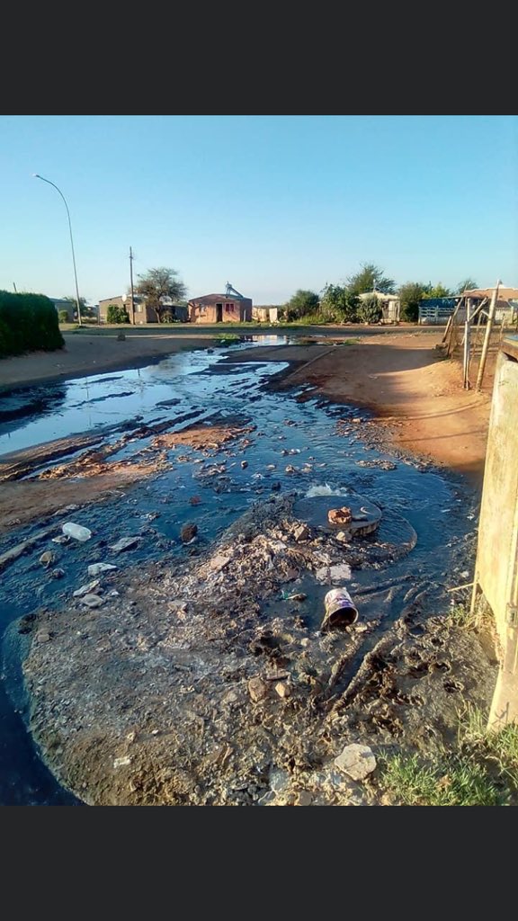 OComm3724's tweet photo. Sewage leakages is a health hazard and a recurring problem all over Kimberley. https://t.co/EFSyrLUaWN