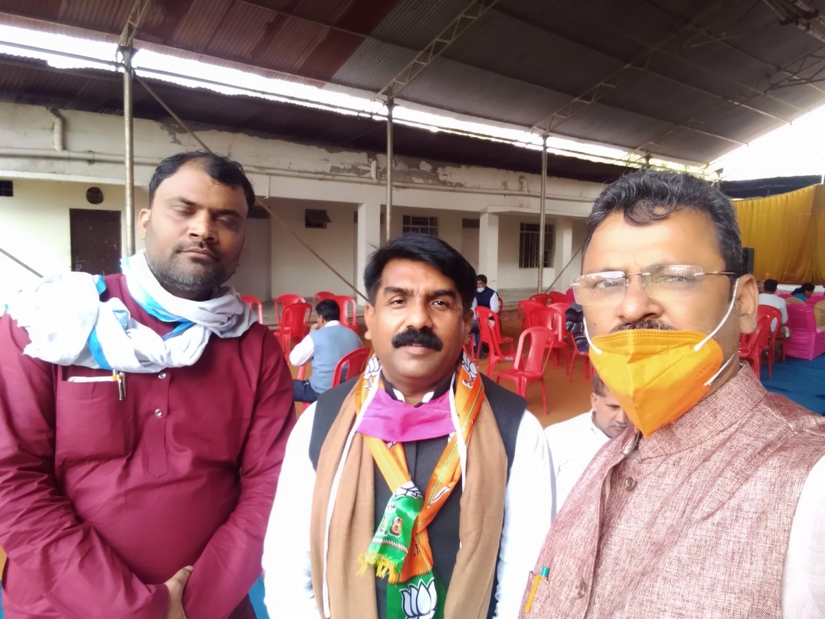 BjpRajora's tweet photo. आज भारतीय जनता पार्टी के #विधानपरिषद् के #प्रत्याशी आदरणीय #डा #दिनेश #वशिष्ठ #जी (#शिक्षक) व आदरणीय #डा #मानवेंद्र #सिंह (#स्नातक ) के #नामांकन #कार्यक्रम में रहना हुआ। 
इस अवसर पर भा०ज०पा० #महानगर #अध्यक्ष #श्री #भानु #महाजन #जी स्वयं उपस्थिति रहे @BJP4India @BJP4BHANU @BJP4UP https://t.co/fsLV1cwMsL