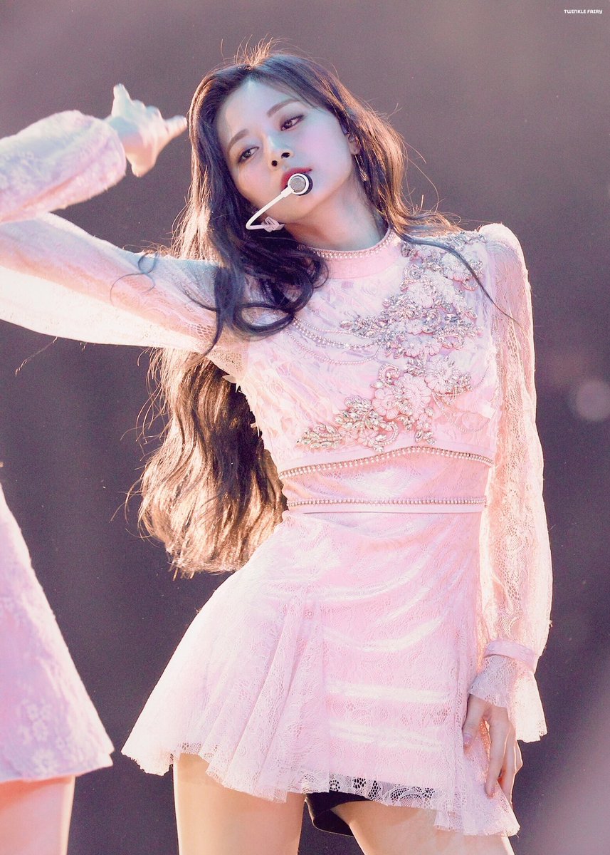 picturetzu's tweet image. i think it’s time we talked about how ethereal 200104 tzuyu was