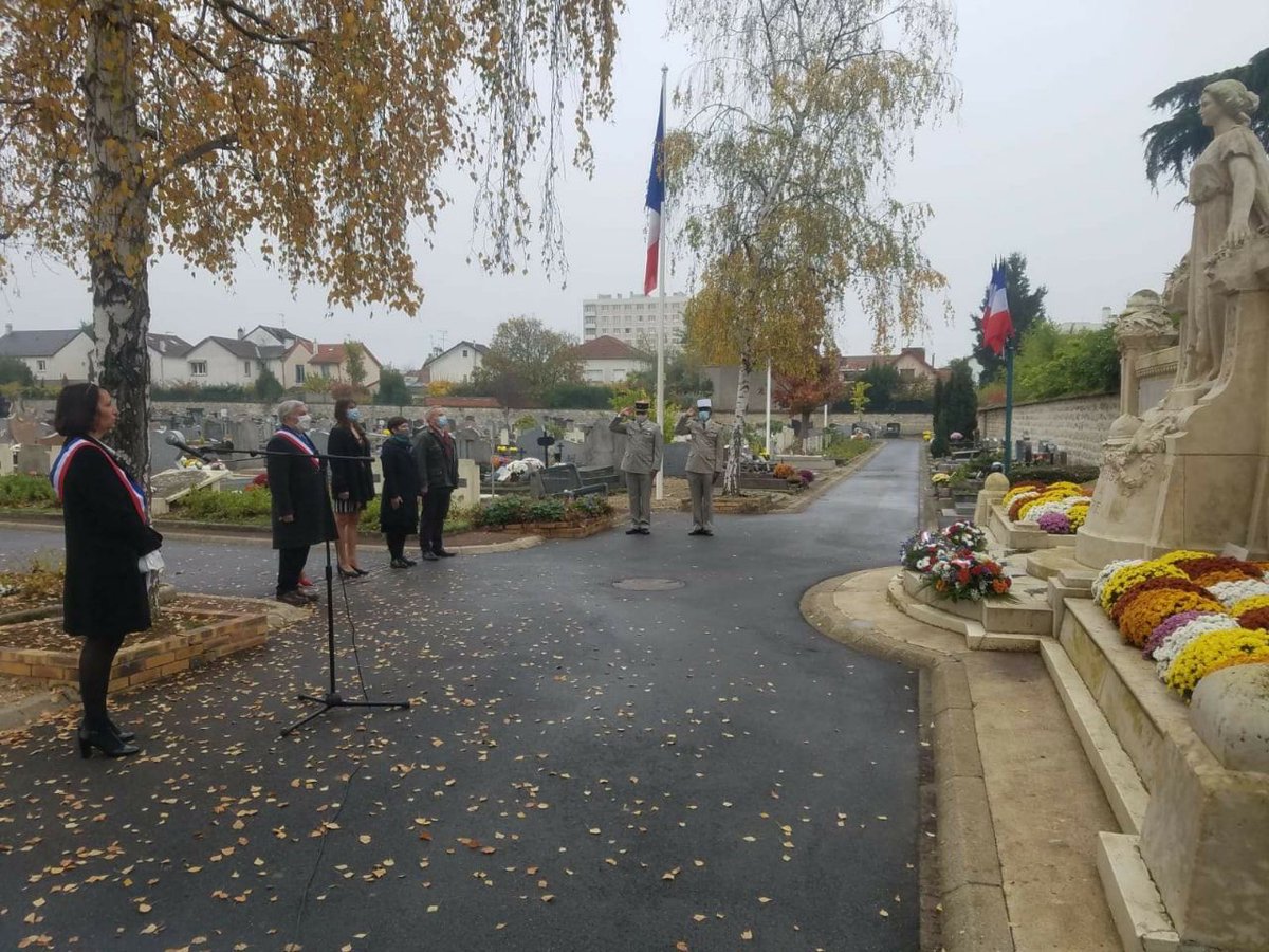 NvlHorizonJLP's tweet photo. Dans des conditions très particulières liées à la situation sanitaire, les  représentants des élus de #joinvillelepont étaient rassemblés en ce 11 novembre pour commémorer le 102ème anniversaire de l’Armistice de 1918. 
@PhPlaton
 représentait notre groupe Un Nouvel Horizon https://t.co/21iRJDgrrE