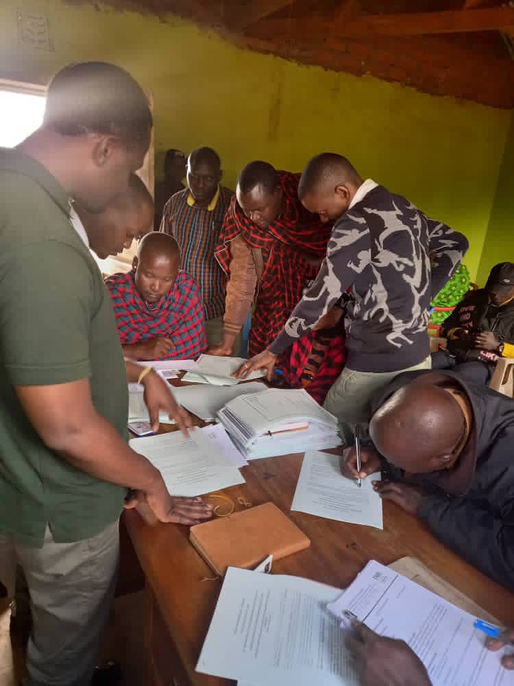 JaphetSayi's tweet photo. Timu @tadbtz ikiwa wilayani Simanjiro tayari kwa mradi mkubwa!
Agric Project loading in Simanjiro π
Contract signing βοΈβοΈ
#KilimoKinabenkika
#CentralCluster https://t.co/3LvOKw9Uqh