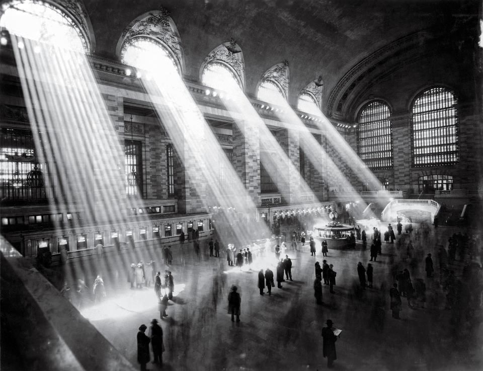 21) Berenice Abbott (1898-1991).